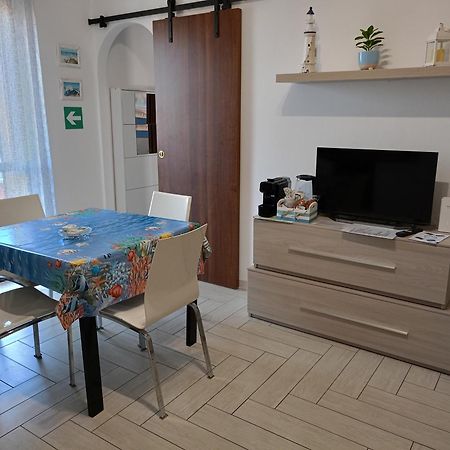 Casa Vacanza Indaco 피우미치노 외부 사진