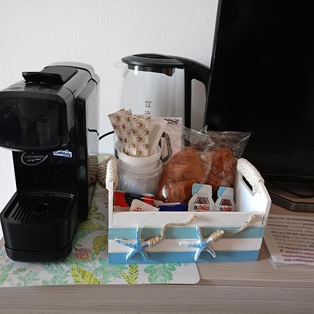 Casa Vacanza Indaco 피우미치노 외부 사진