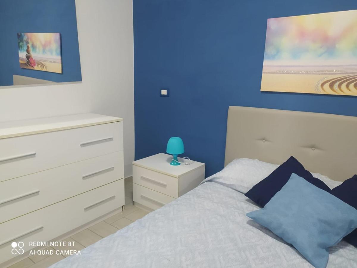 Casa Vacanza Indaco 피우미치노 외부 사진
