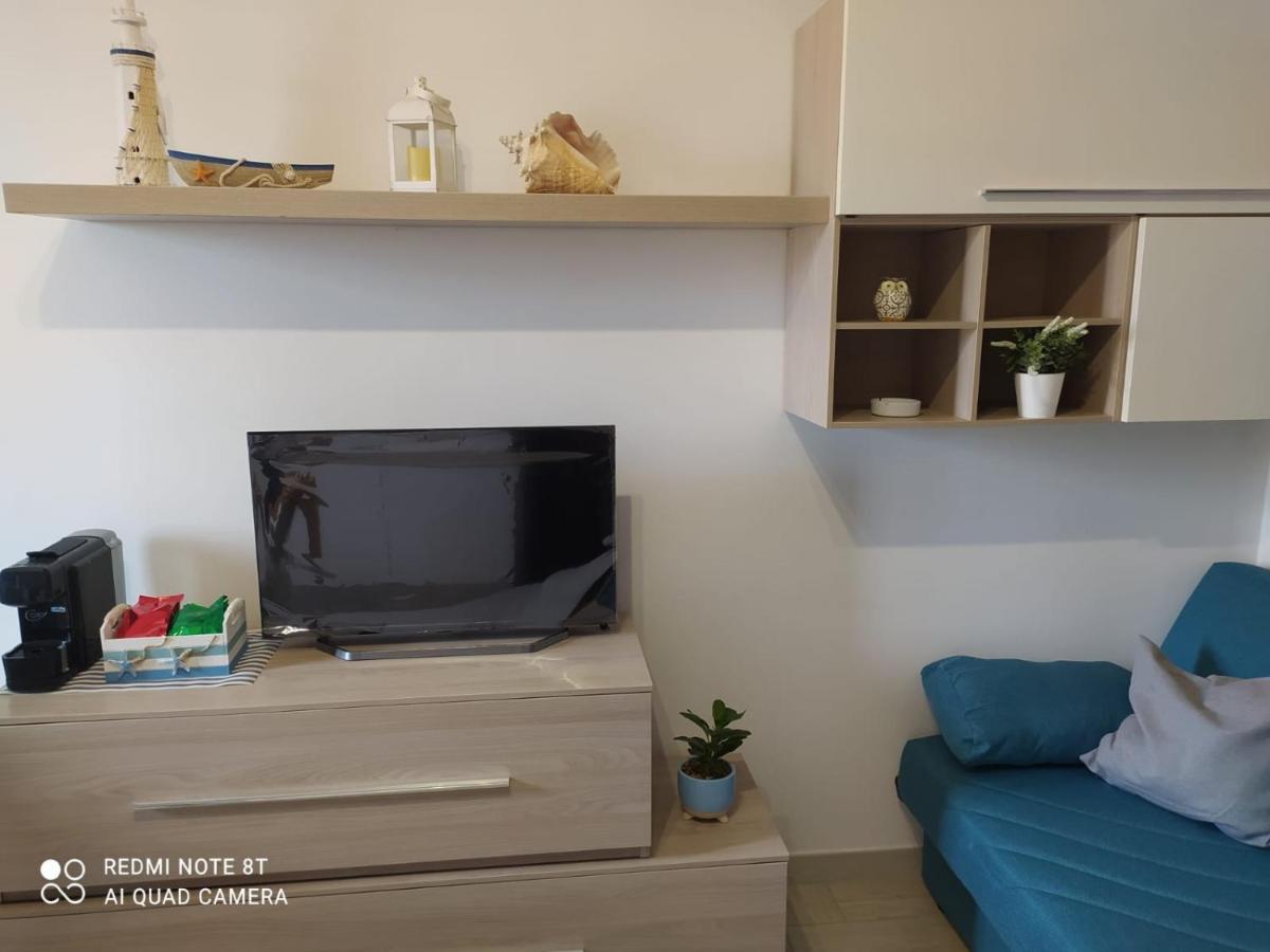 Casa Vacanza Indaco 피우미치노 외부 사진